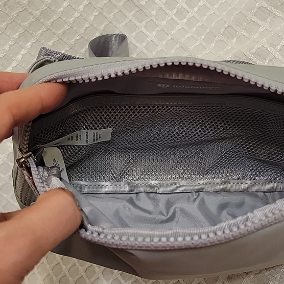 Lululemon, brand new. Belt Bag. - Picture 6 of 6